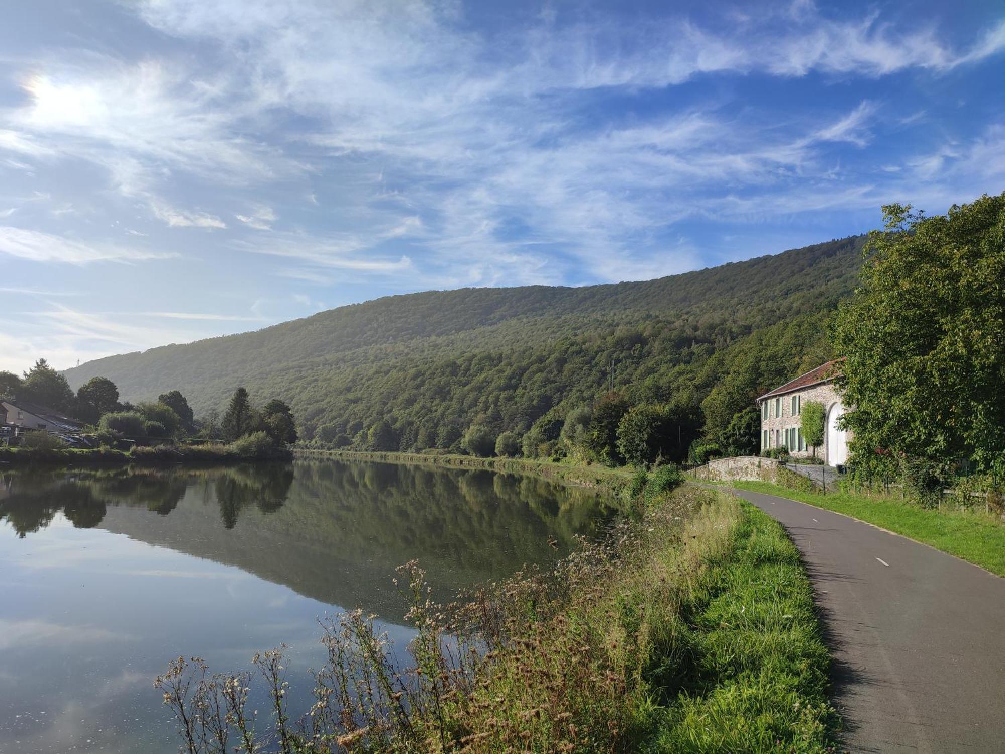 Entre Meuse Et Foret Revin  Exteriér fotografie