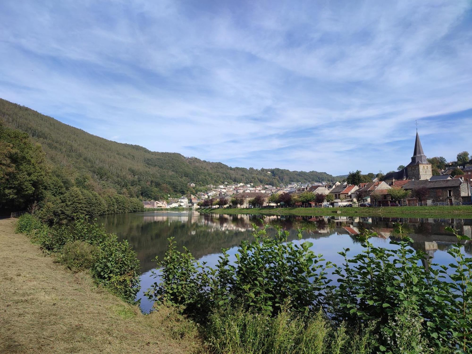 Entre Meuse Et Foret Revin  Exteriér fotografie