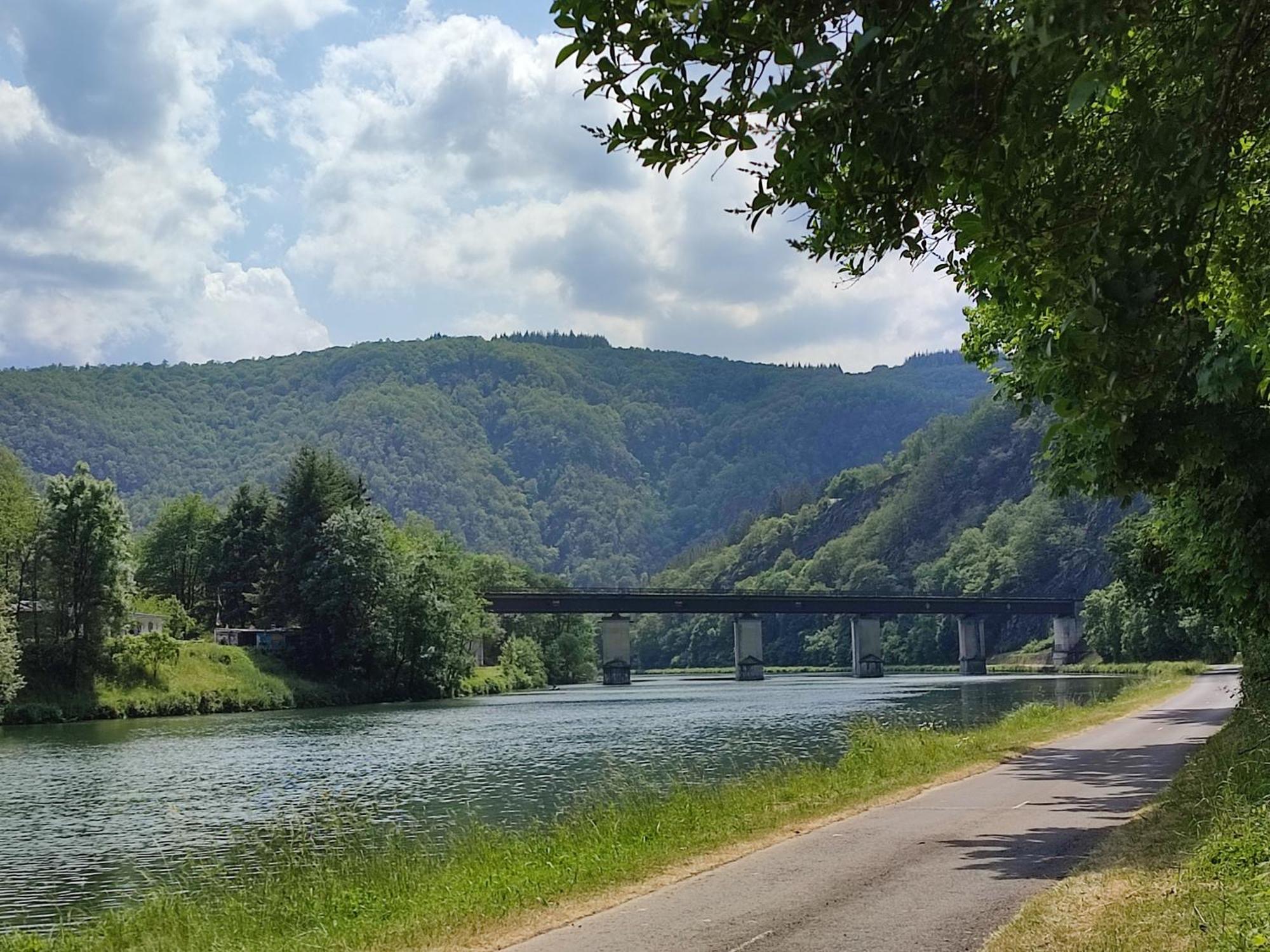 Entre Meuse Et Foret Revin  Exteriér fotografie